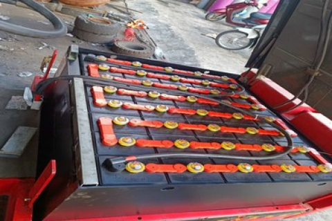 Giá bán và chi phí bảo dưỡng bình ắc quy xe nâng